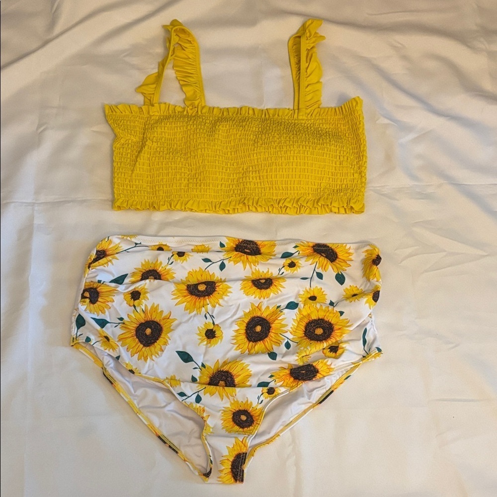 Ruffle Bikini with Sunflower Design Yellow Women 2XL NWOT